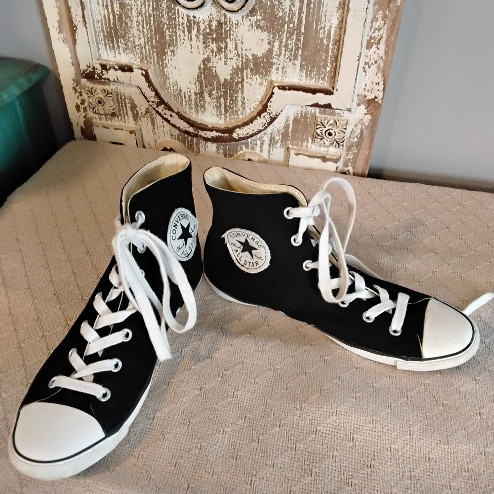 Converse High Top Sneakers Women's 6 Black Worn Once